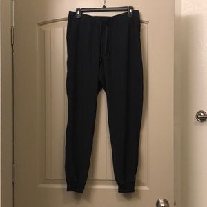 Lululemon on the fly jogger